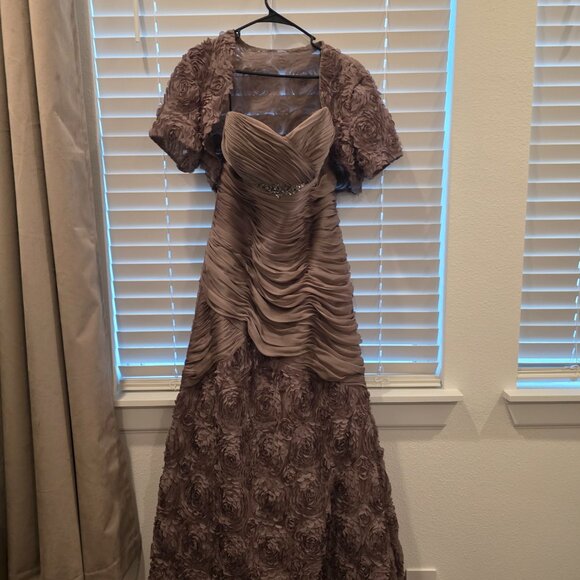 Taupe Chiffon Mother of the Bride/Groom Dress - Picture 5 of 6